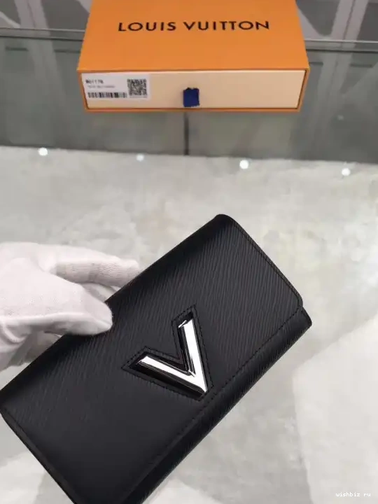 WIS Wallet Louis Twist Vuitton 0603